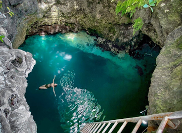 jamaica/north-coast/landmark/blue-hole-mineral-spring-jamaica
