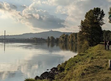 austria/linz/urfahr/landmark/donau-au-urfahr