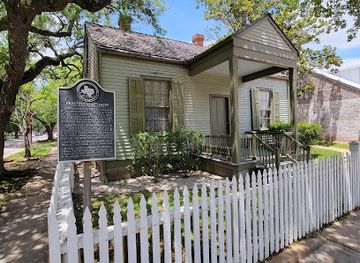 texas/the-woodlands/landmark/long-smith-cottage