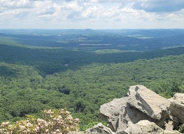 pennsylvania/appalachian-mountains/landmark/hawk-mountain-sanctuary