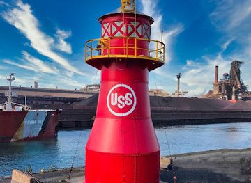 indiana/the-dunes/landmark/gary-harbor-pierhead-light