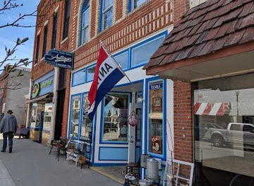 wisconsin/sturgeon-bay/landmark/door-county-traders-antiques-and-consignment-mall