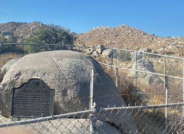 california/palm-desert/landmark/hemet-maze-stone