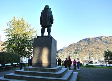 norway/tromso/landmark/roald-amundsen-monument
