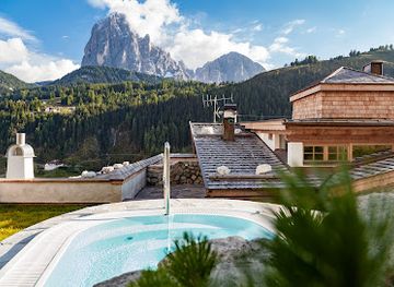 italy/val-gardena/landmark/dorfhotel-beludei