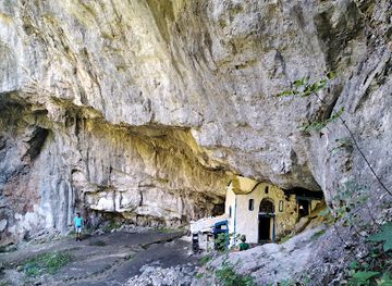 greece/mount-olympus/landmark/sacred-cave-of-saint-dionysios-of-olympus