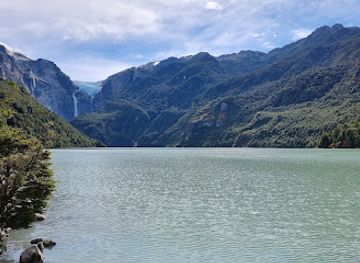 chile/aysen-region/landmark/cascada-de-ventisquero-colgante