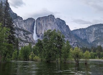 california/yosemite-village/landmark/swinging-bridge-picnic-area