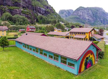norway/lysefjord/landmark/lysefjorden-tourist-cabin