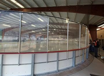 colorado/glenwood-springs/landmark/glenwood-springs-ice-rink