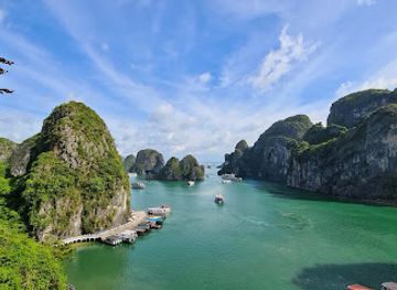 vietnam/ha-long-bay/landmark/sung-sot-cave