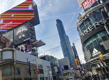 canada/greater-toronto-area/landmark/yonge-dundas-square