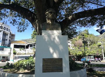 el-salvador/san-salvador/colonia-escalon/landmark/plaza-oriental-republic-of-uruguay