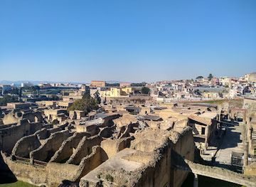 italy/herculaneum/landmark/burger-vi-p