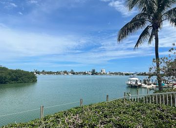 florida/marathon-key/landmark/sparky-s-landing-fish-n-cocktails