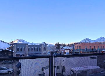 idaho/ketchum/landmark/whiskey-s-on-main