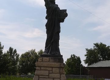 oklahoma/broken-arrow/landmark/statue-of-liberty-replica