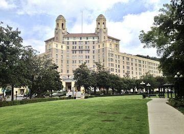 arkansas/hot-springs/landmark/arlington-lawn