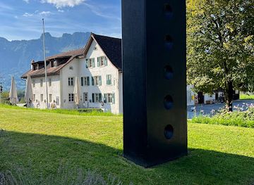 liechtenstein/gamprin/landmark/skulptur-funf-anrufungen