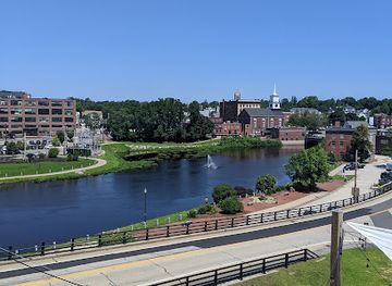 new-hampshire/nashua/landmark/rambling-house-food-gathering