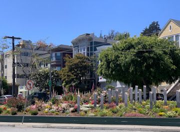 california/san-francisco/landmark/pink-triangle-memorial
