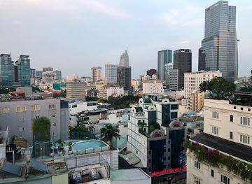 vietnam/central-highlands/landmark/ben-nghe-street-food