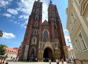 poland/wroclaw/ostrow-tumski/landmark/brama-kluskowa
