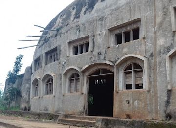 benin/mono/landmark/basilique-cameleon