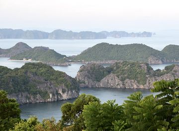 vietnam/cat-ba-island/landmark/cannon-fort