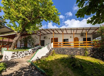 ecuador/puerto-ayora/landmark/la-peregrina-galapagos-b-b