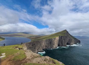 faroe-islands/vagar-island/landmark/sorvagsvatn