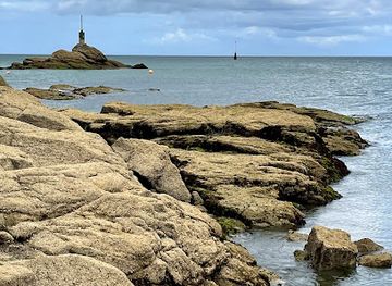 france/normandy-beaches/landmark/pirou-castle