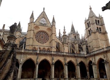 spain/castile-and-leon/landmark/claustro-de-la-catedral-de-leon