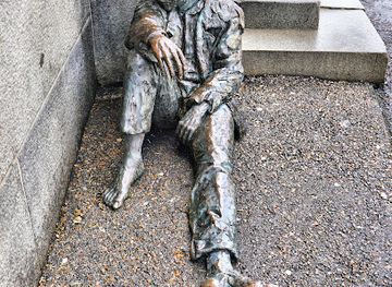 norway/bergen/landmark/the-homeless-street-art-statue