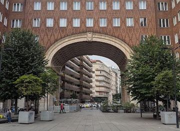 hungary/budapest/landmark/madach-imre-ter