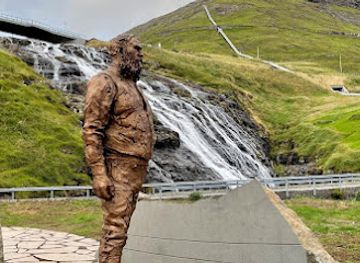 faroe-islands/vestmanna/landmark/standbeeld-olavur-a-heygum