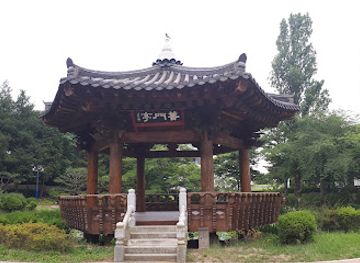 south-korea/gyeongju-historic-areas/landmark/gyeongju-heongang-royal-tombs