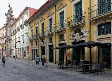 portugal/guimaraes/landmark/r-das-flores
