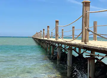شاطئ زيتونة بالجونة
