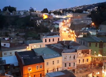 chile/valparaiso-region/landmark/piano-staircase