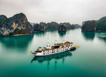 vietnam/ha-long-bay/landmark/indochina-junk-halong-bay-cruise