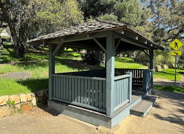 california/santa-barbara-county/landmark/historic-riviera-streetcar-stop-shelter
