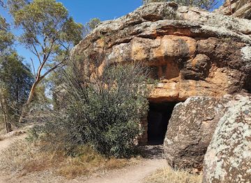 australia/outback/landmark/hermit-s-cave