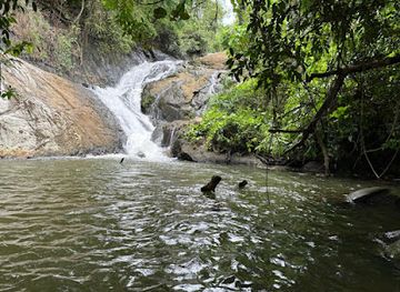 sri-lanka/western-province/landmark/dambora-waterfall