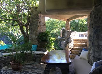 saint-vincent-and-the-grenadines/mayreau/landmark/moonhole