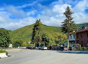 georgia/racha-lechkhumi-and-kvemo-svaneti/landmark/royal-khvanchkara