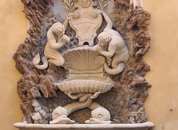 italy/rome/trevi/landmark/fountain-of-palazzo-antamoro