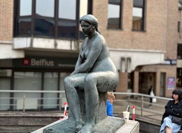 belgium/louvain-la-neuve/landmark/the-thinking-woman