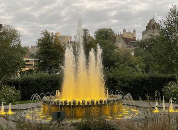 united-kingdom/windsor/landmark/diamond-jubilee-water-fountains