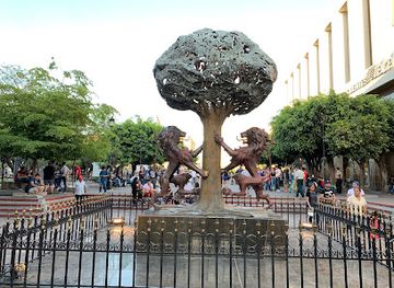 mexico/guadalajara/landmark/escudo-de-armas-de-la-ciudad-de-guadalajara-emblema-de-guadalajara